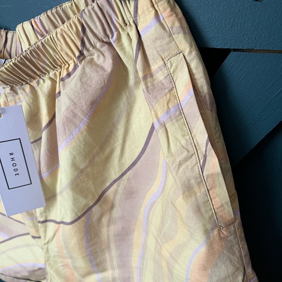 RHODE Shorts 🤩 - Picture 2 of 5